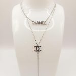 Chanel Srebrny Naszyjnik z Detalem Logo