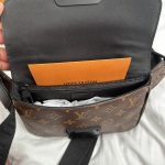 Louis Vuitton LV S Lock Sling Nerka dla Mężczyzn