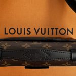 Louis Vuitton LV S Lock Sling Nerka dla Mężczyzn