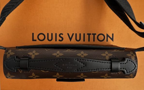 Louis Vuitton LV S Lock Sling Nerka dla Mężczyzn